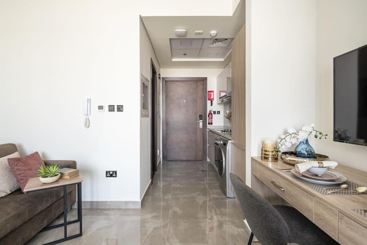 Frank Porter - Majestique 2 Apartment Dubai